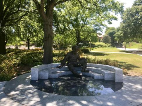 GT - Einstein Statue
